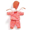 Conjunto de camisa y pantalón con flores rosas y gorro Petit Pan 32cm.<Djeco Clearance