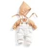 Conjunto peto blanco con camisa y gorro a rombos 32cm.<Djeco