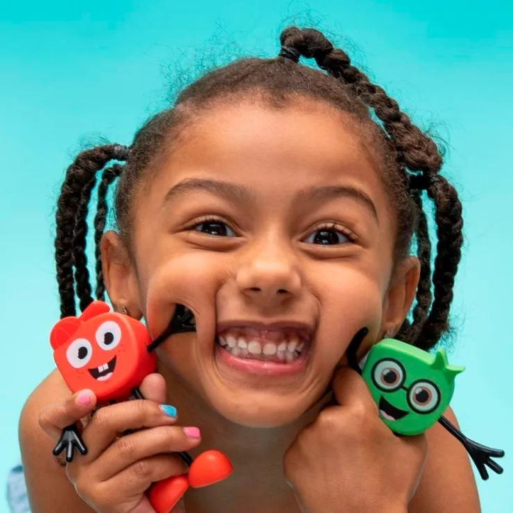 Set personaje Sammy y 2 cubos rojos con luz Glo Pals<Globus Best